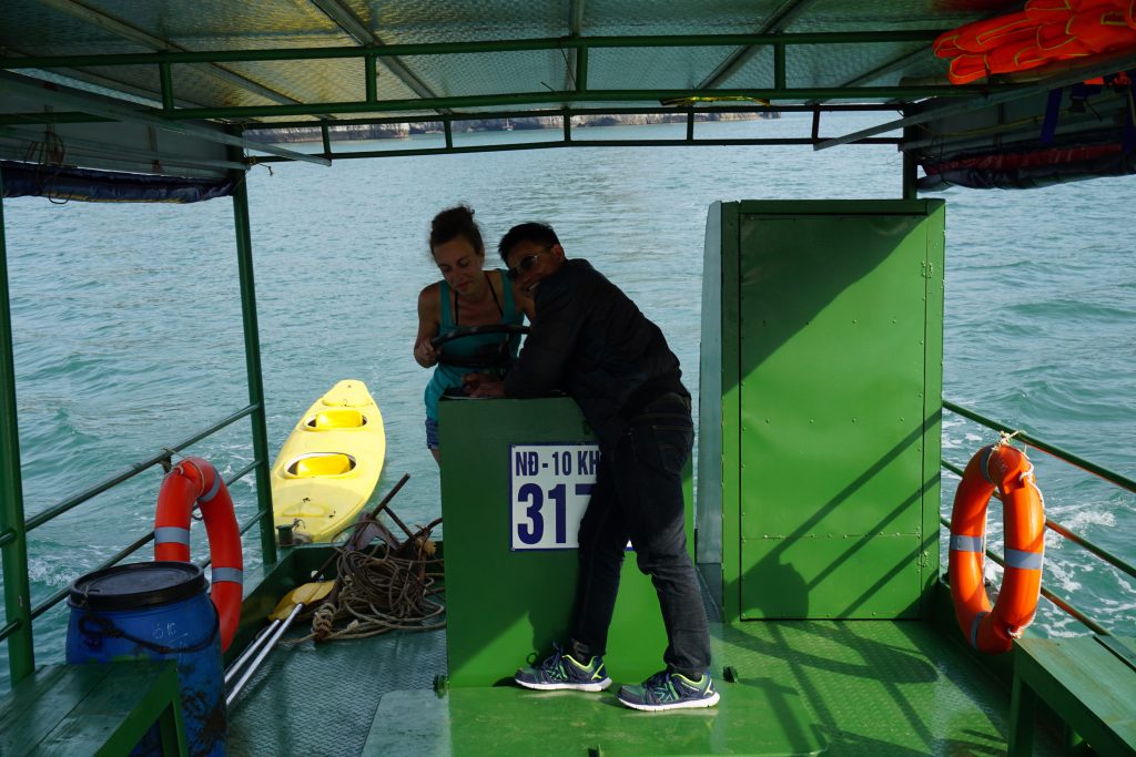 Foto della barca per esplorare Ha Long Bay.