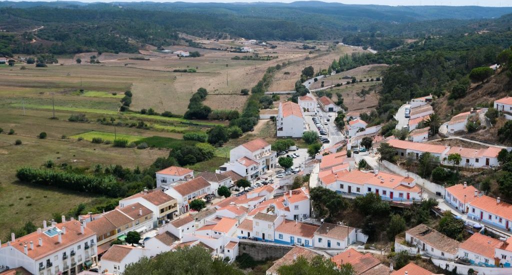 Foto dall'alto della cittadina di Aljezur, Algarve.