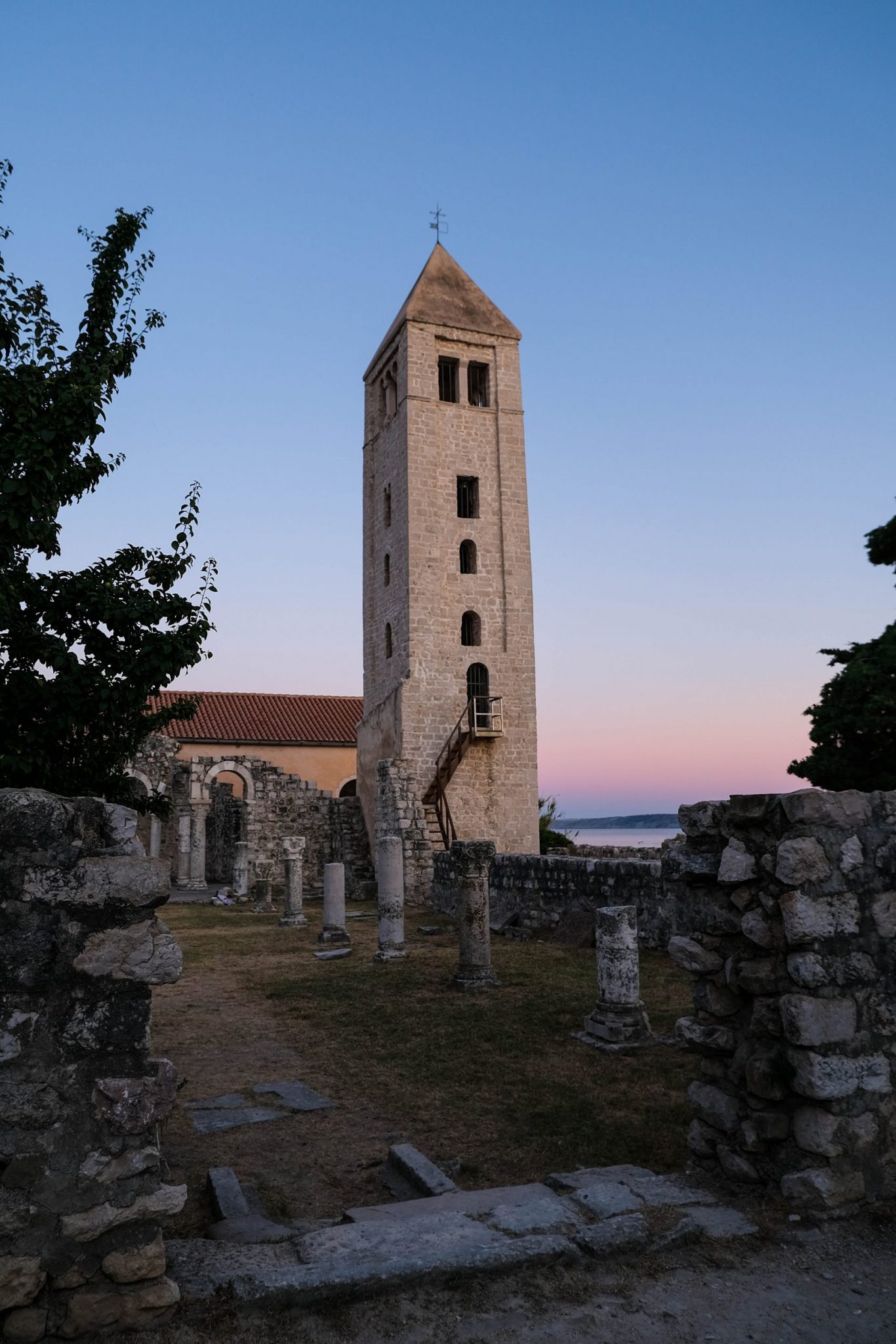 Foto di un campanile di Rab, nell'Isola di Rab.