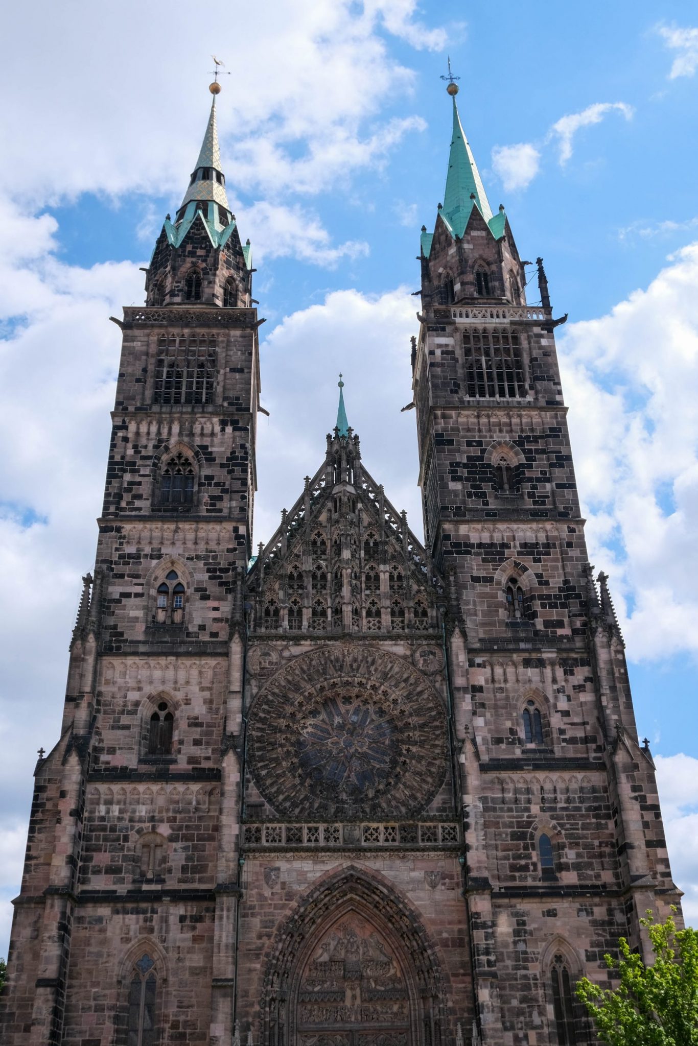 Foto della Lorenzkirche a Norimberga.