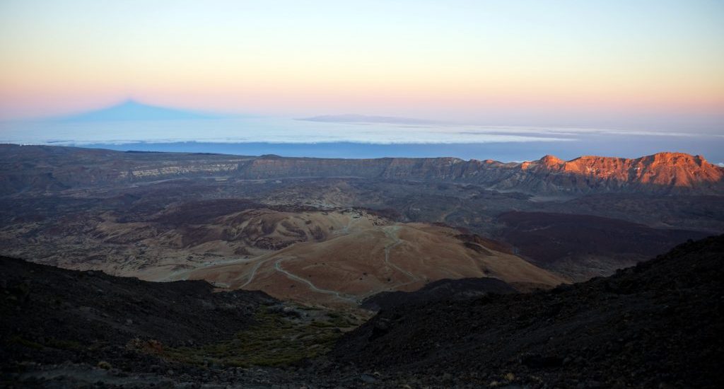 Foto dell'ombra del Teide visto dal Rifugio Altavista.