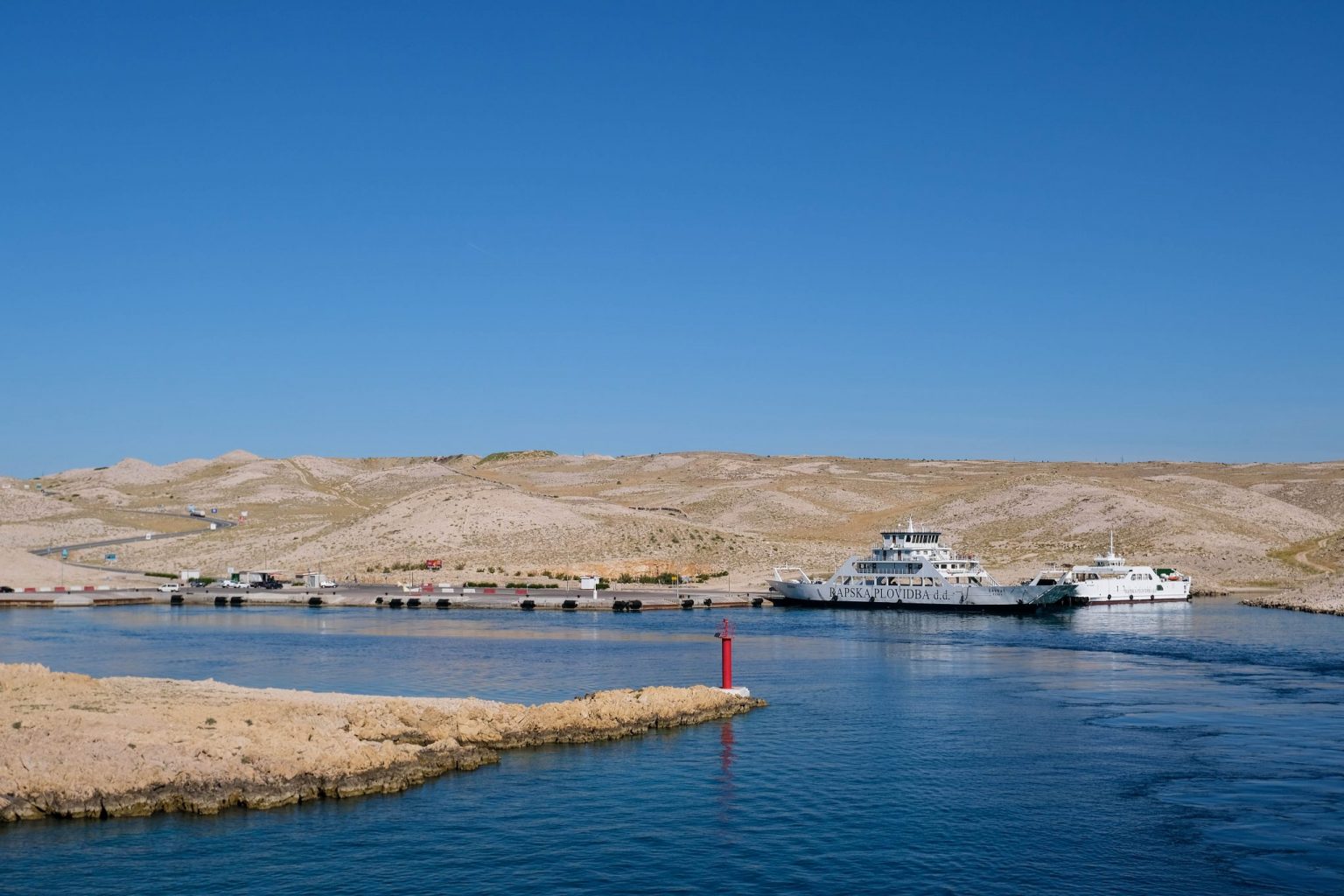 Foto del porto di Misnjak nell'Isola di Rab, Croazia.