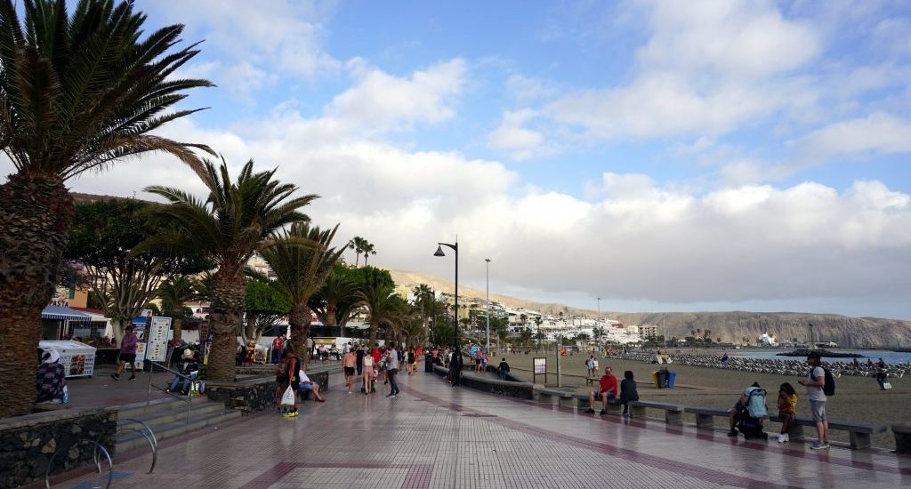 Fotografia della spiaggia di Los Cristianos, Tenerife.