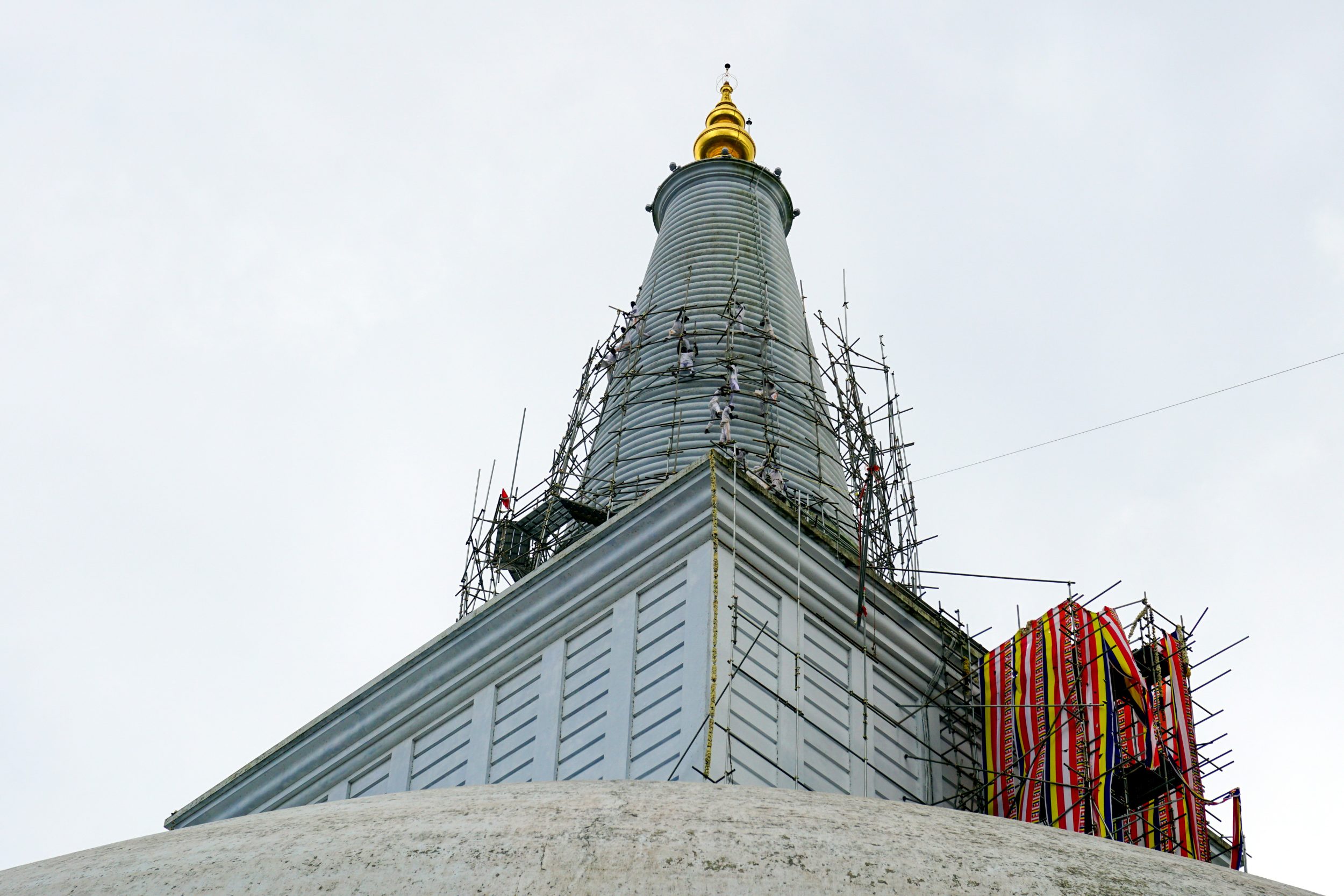 Lavori manutenzione stupa Sri Lanka
